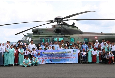 foto bersama helikopter